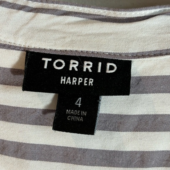 TORRID HARPER Sz 4 (vanity) Blouse Tab Sleeves Stripes Patch Pockets V-Neck - Picture 2 of 8